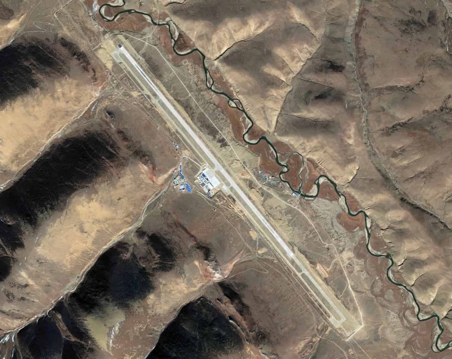 Qamdo Bamda Airport runway